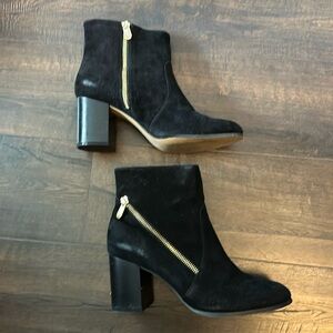 Adrienne Vittadini black suede boots